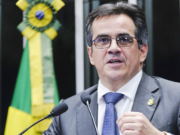 Ciro anuncia recursos para quadras esportivas em 20 municípios do Piauí