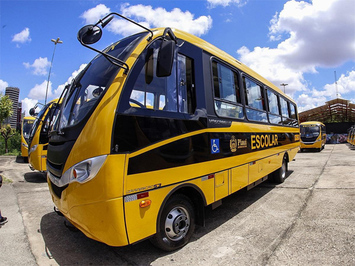 Governo federal entrega 32 novos ônibus estudantes da rede estadual do Piauí