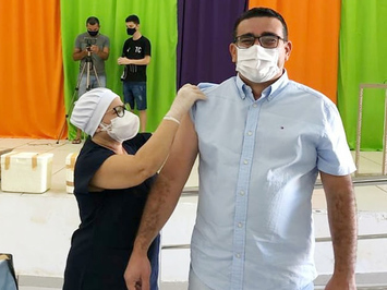 Prefeito de Buriti dos Montes toma a primeira dose da vacina contra a Covid-19