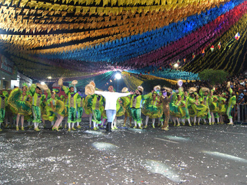 São Miguel do Tapuio encerra festival junino com concurso regional de quadrilhas