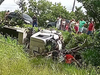 Caminhão e carro caem de ribanceira após colisão na BR-316