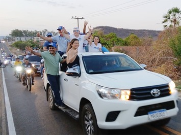 Prefeito Pompilím realiza mega carreata da vitória em São Miguel do Tapuio