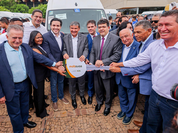 São Miguel do Tapuio recebe van para reforçar Assistência Social